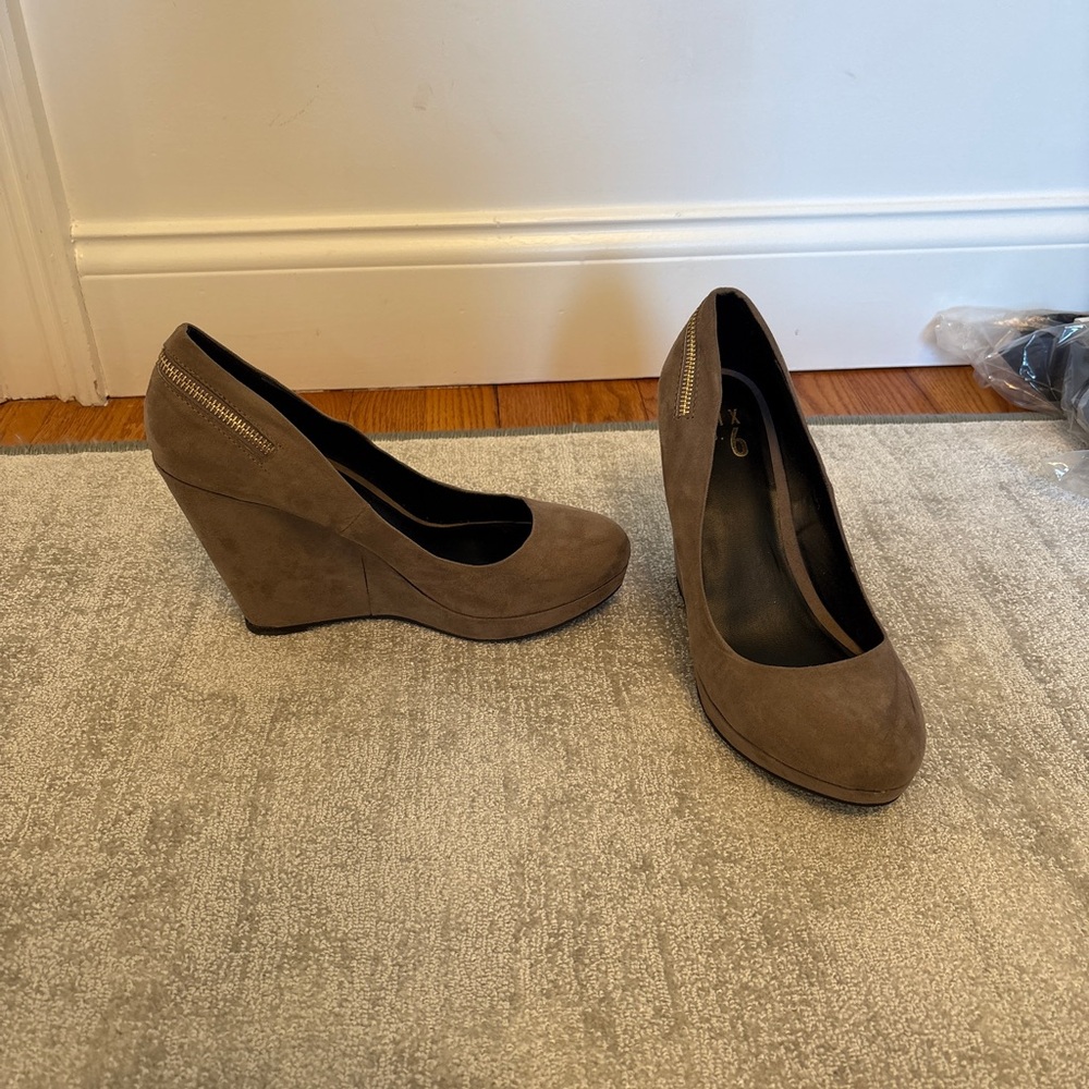 Women's Taupe Wedge Shoes